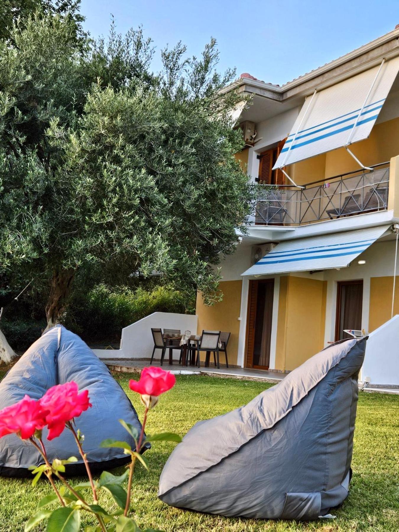 Artolithia Apartments Riza  Екстер'єр фото